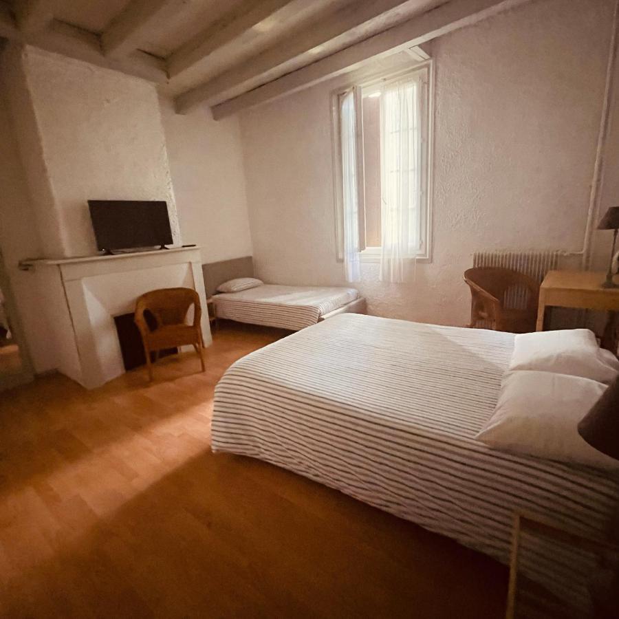 Hotel Et Restaurant Traditionnel L' Escalandes Lesperon  Bagian luar foto