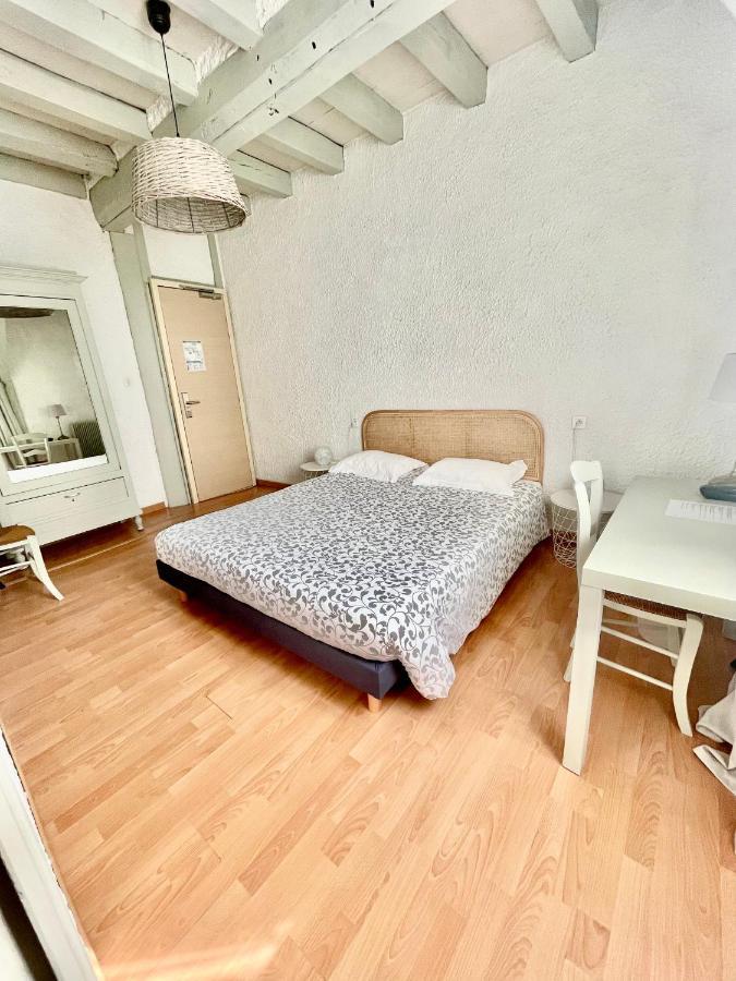 Hotel Et Restaurant Traditionnel L' Escalandes Lesperon  Bagian luar foto
