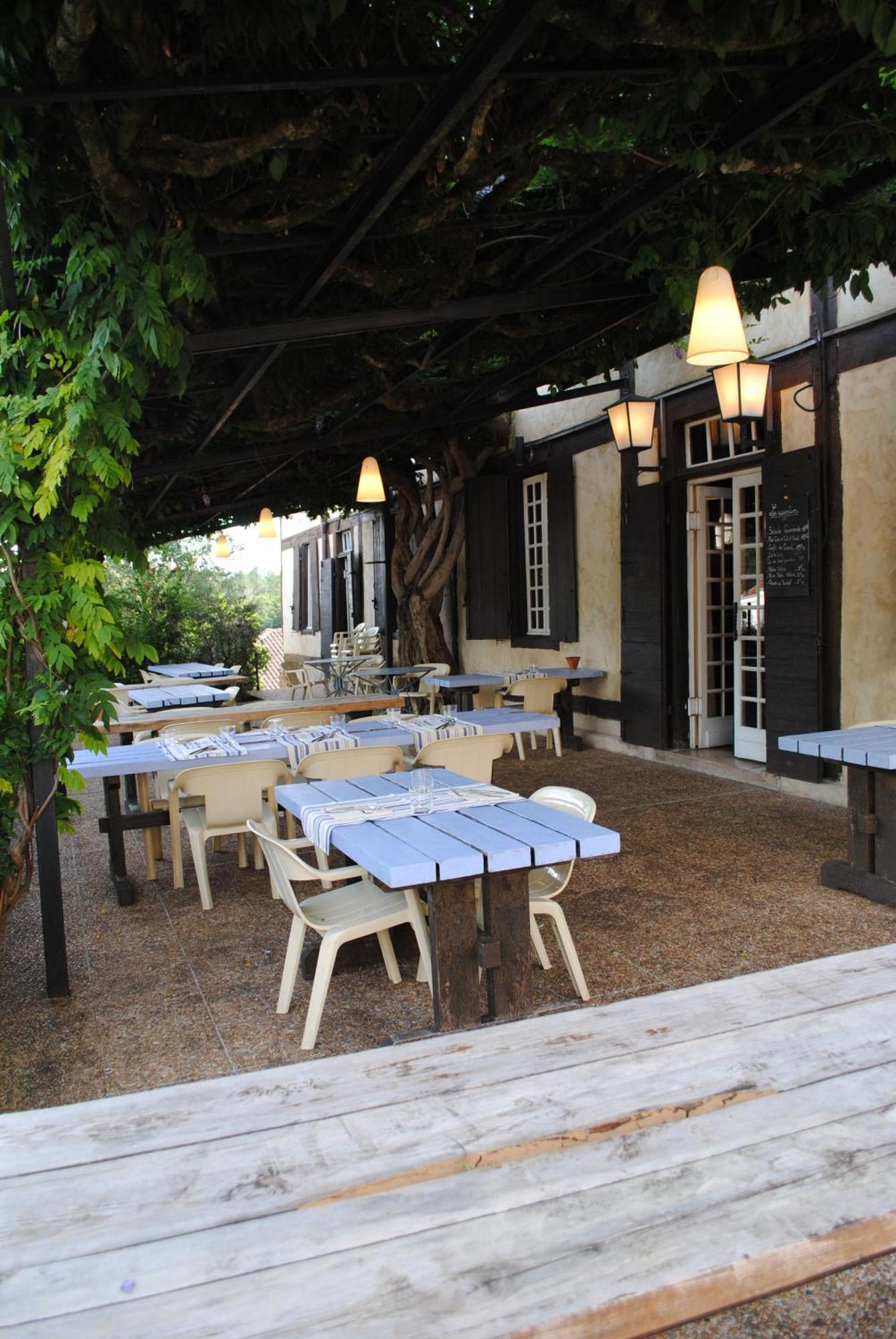 Hotel Et Restaurant Traditionnel L' Escalandes Lesperon  Bagian luar foto