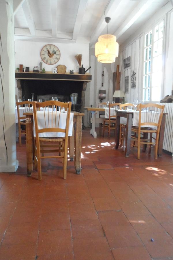 Hotel Et Restaurant Traditionnel L' Escalandes Lesperon  Bagian luar foto