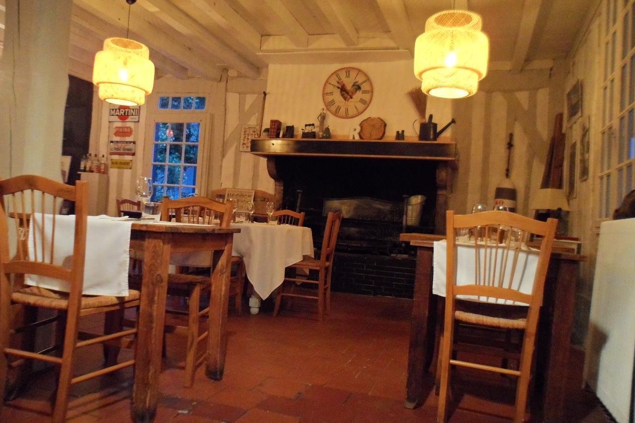 Hotel Et Restaurant Traditionnel L' Escalandes Lesperon  Bagian luar foto